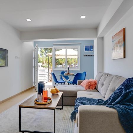 Atlantis Apartments 50M From Makenzy Seafront Larnaca Bagian luar foto