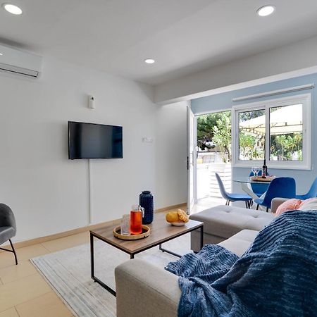 Atlantis Apartments 50M From Makenzy Seafront Larnaca Bagian luar foto