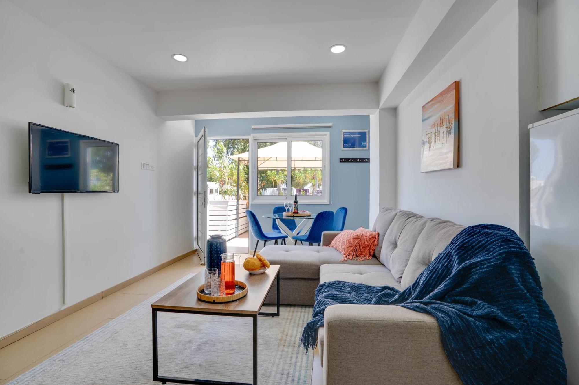 Atlantis Apartments 50M From Makenzy Seafront Larnaca Bagian luar foto