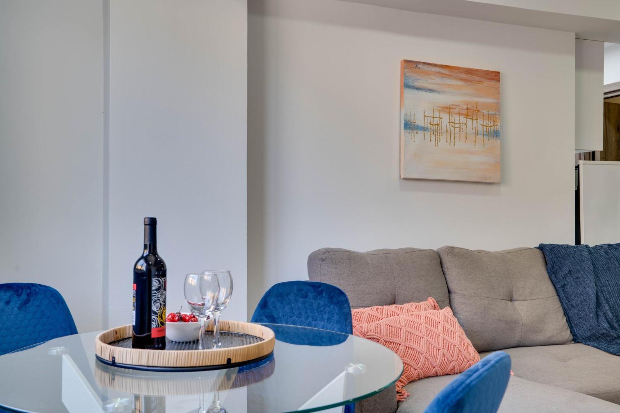 Atlantis Apartments 50M From Makenzy Seafront Larnaca Bagian luar foto