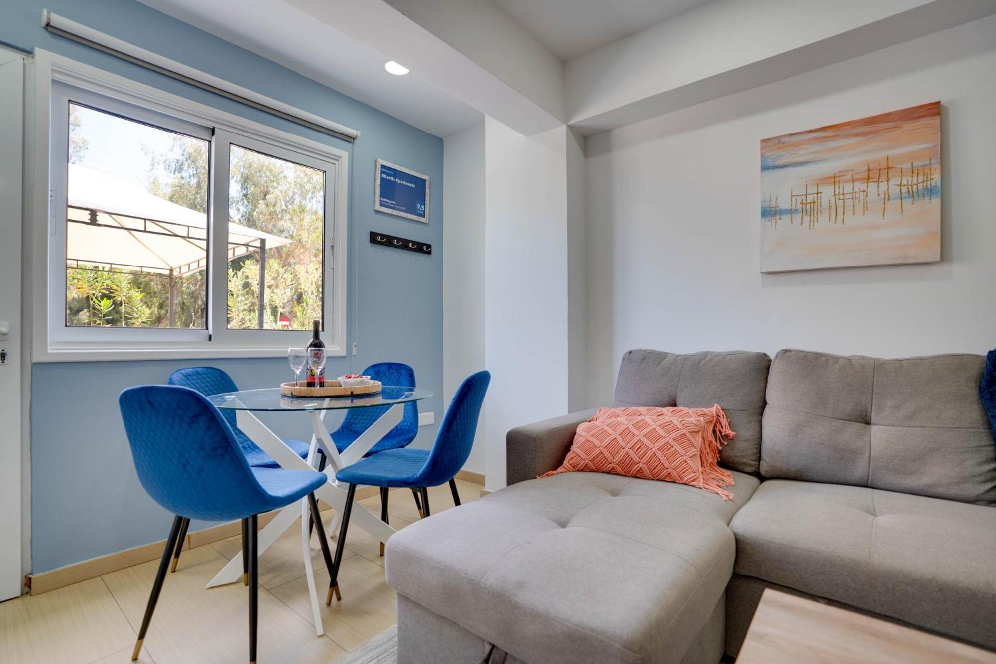 Atlantis Apartments 50M From Makenzy Seafront Larnaca Bagian luar foto