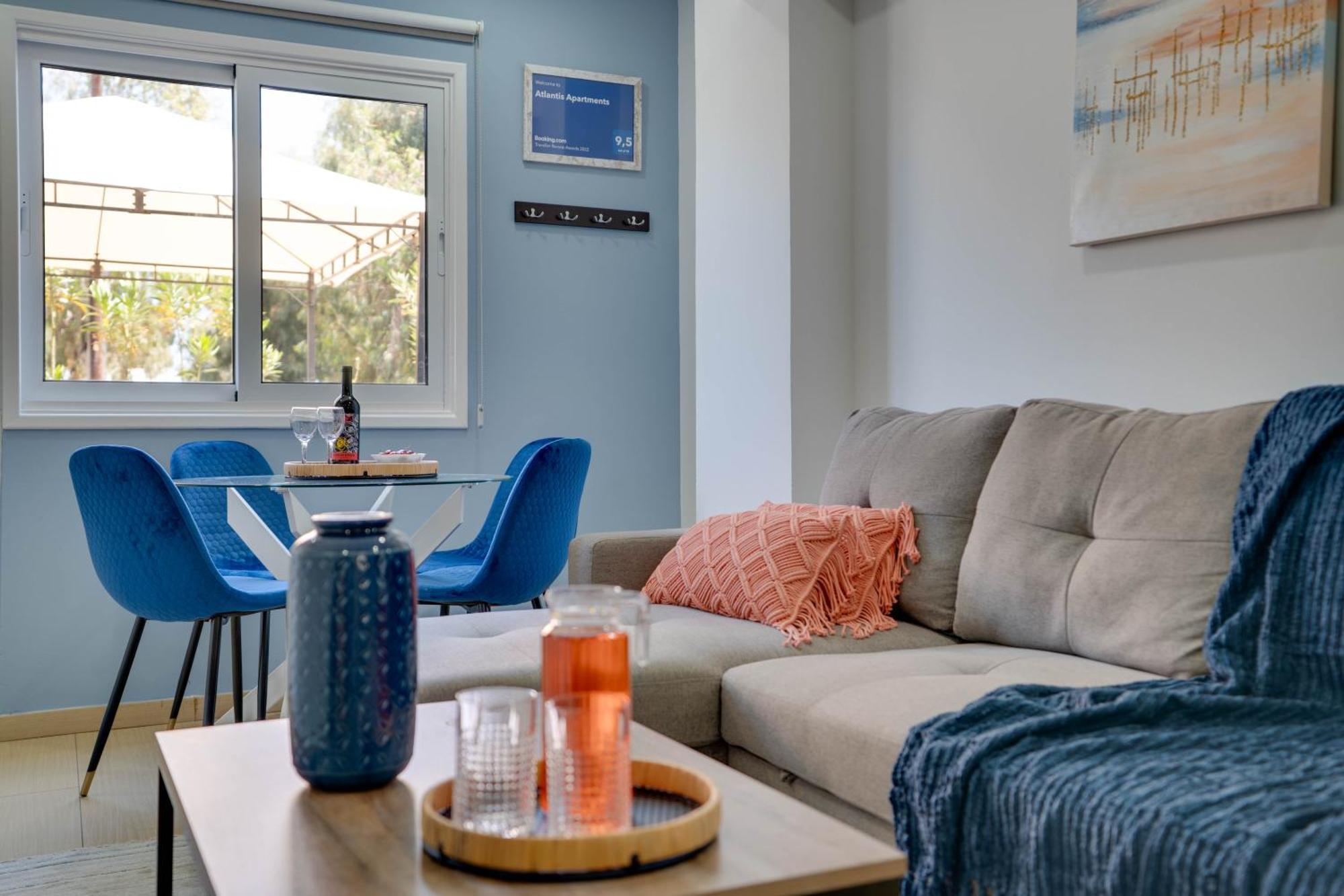 Atlantis Apartments 50M From Makenzy Seafront Larnaca Bagian luar foto