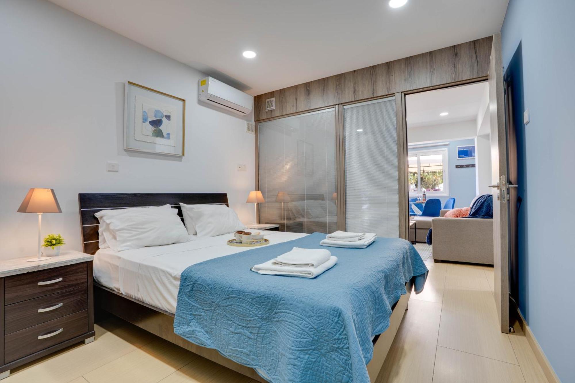 Atlantis Apartments 50M From Makenzy Seafront Larnaca Bagian luar foto