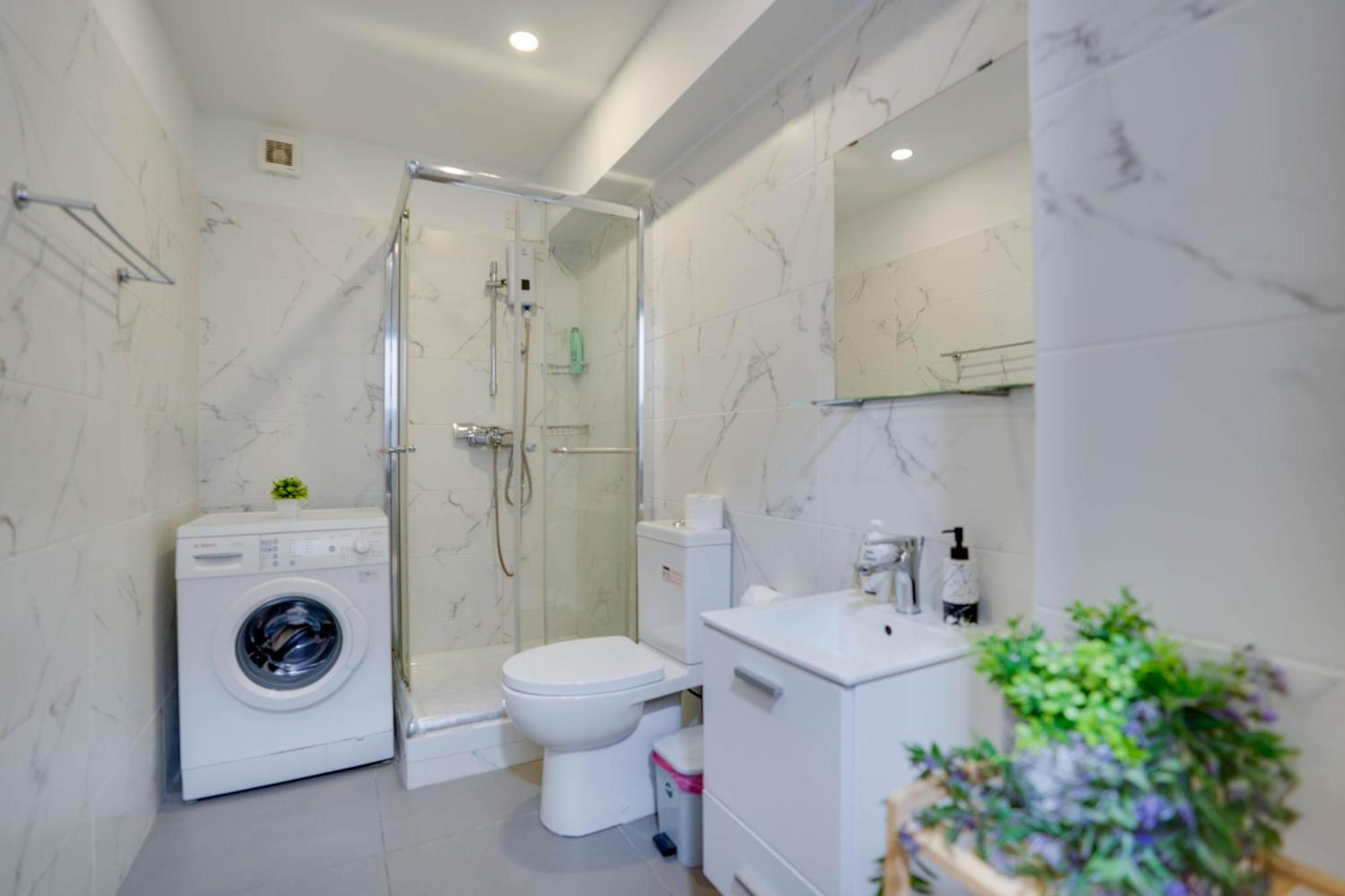Atlantis Apartments 50M From Makenzy Seafront Larnaca Bagian luar foto