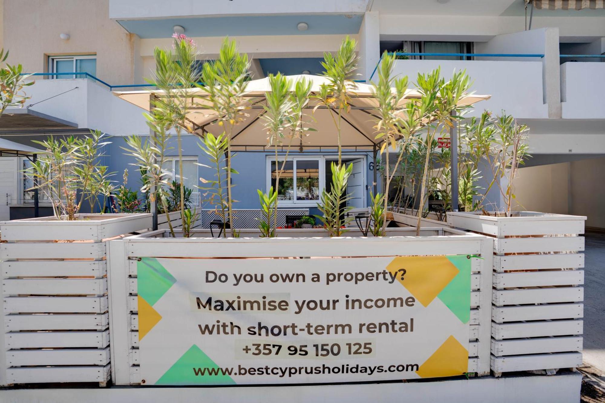 Atlantis Apartments 50M From Makenzy Seafront Larnaca Bagian luar foto