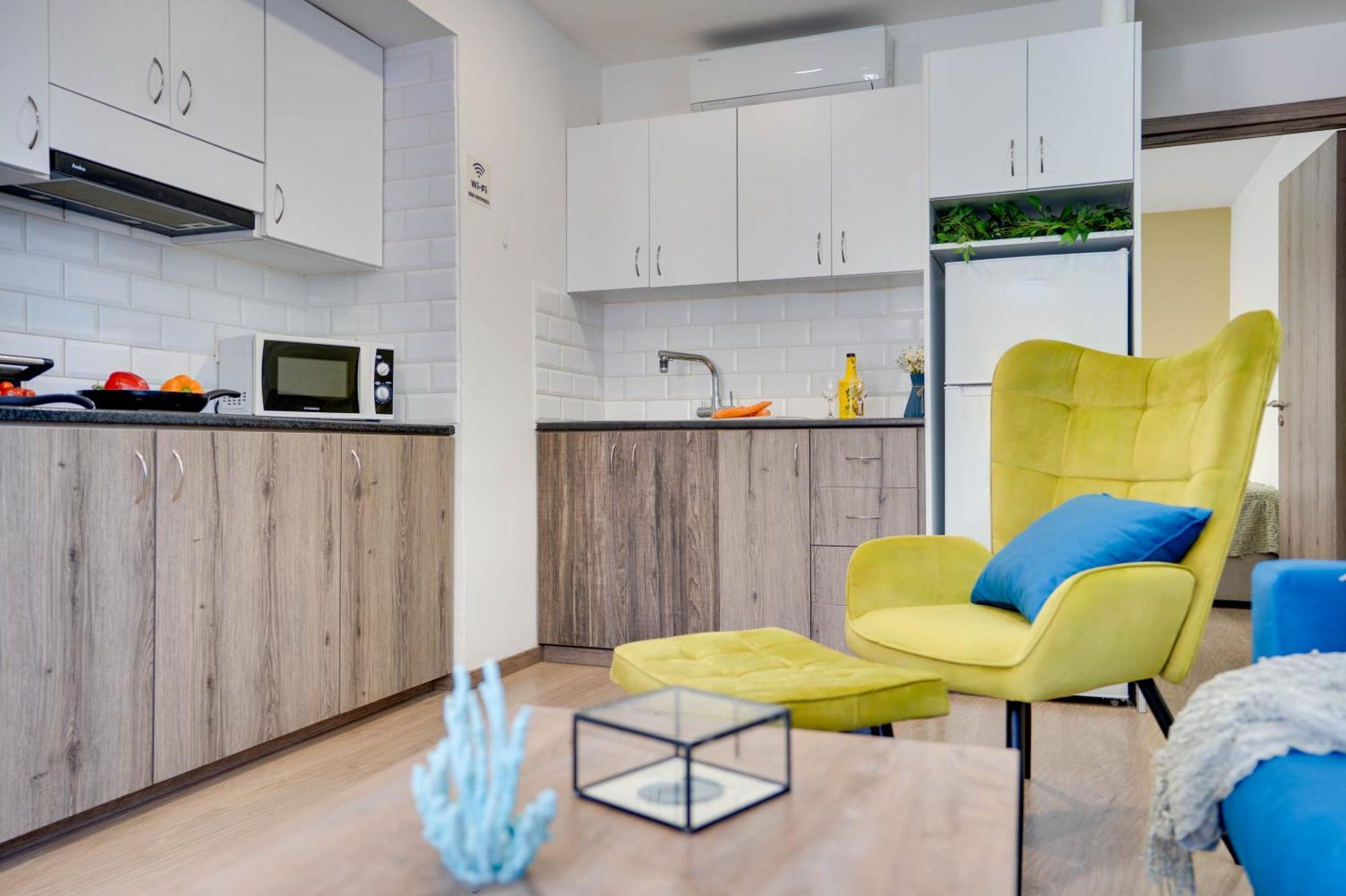 Atlantis Apartments 50M From Makenzy Seafront Larnaca Bagian luar foto