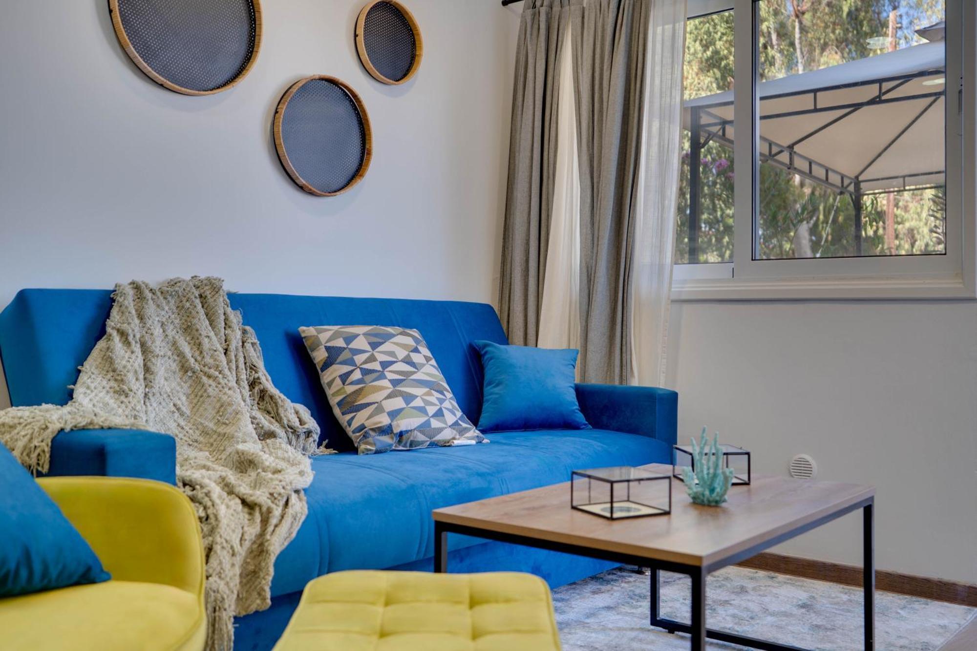 Atlantis Apartments 50M From Makenzy Seafront Larnaca Bagian luar foto