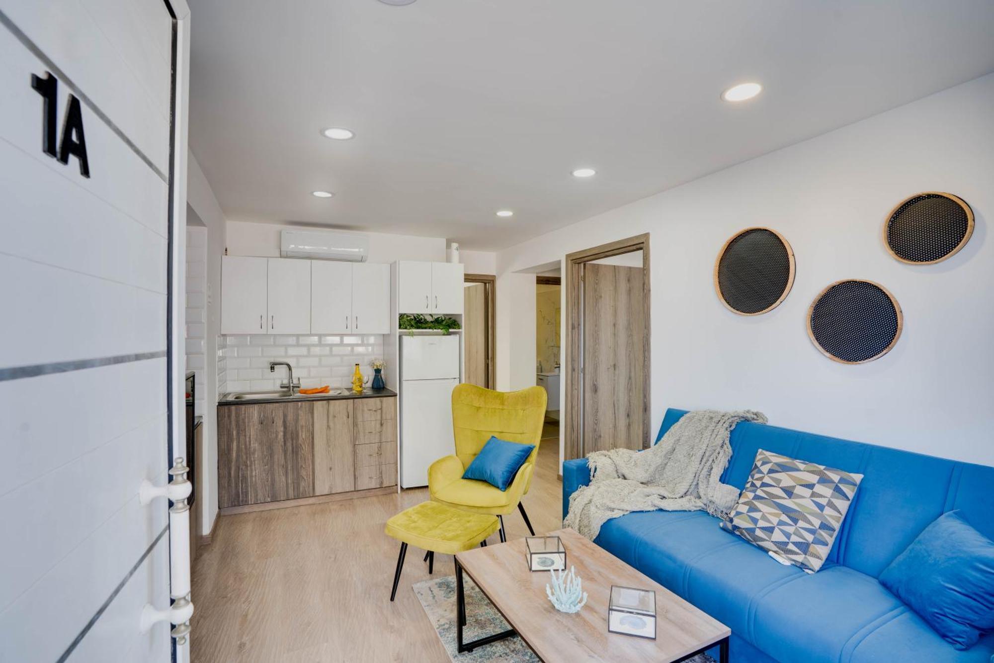 Atlantis Apartments 50M From Makenzy Seafront Larnaca Bagian luar foto