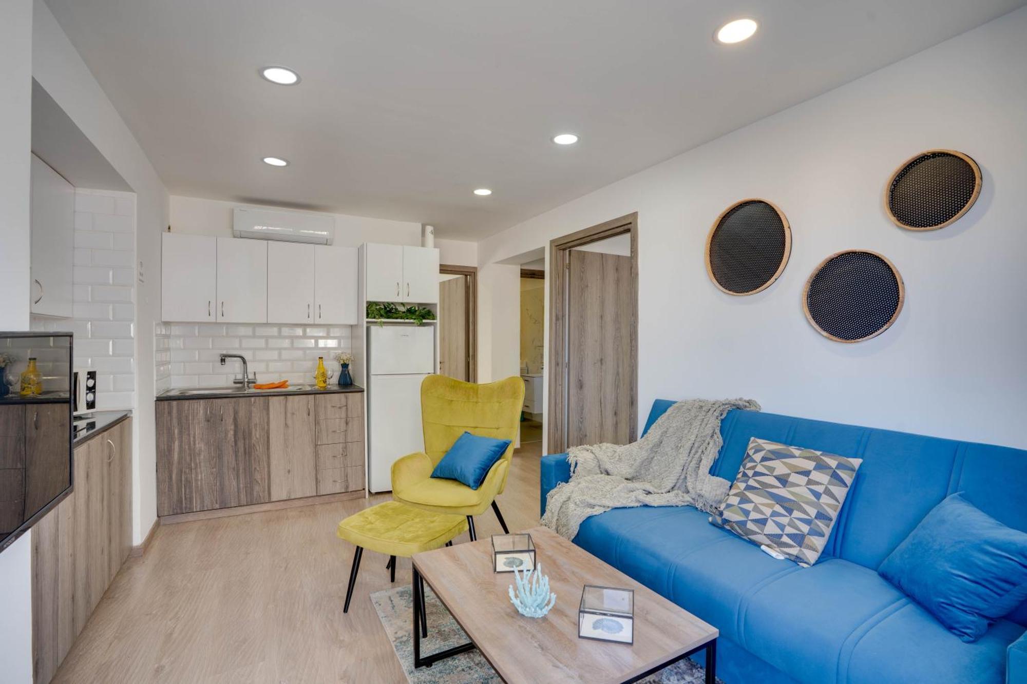 Atlantis Apartments 50M From Makenzy Seafront Larnaca Bagian luar foto