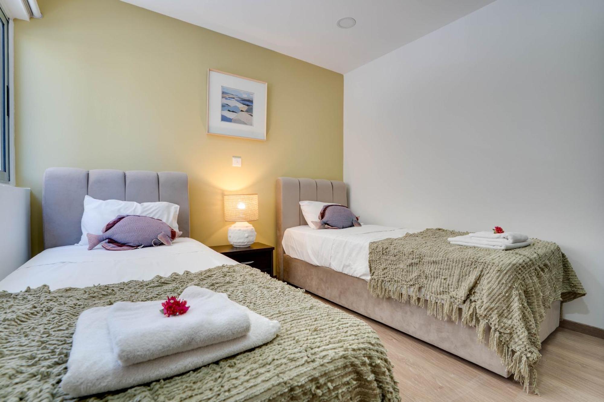 Atlantis Apartments 50M From Makenzy Seafront Larnaca Bagian luar foto