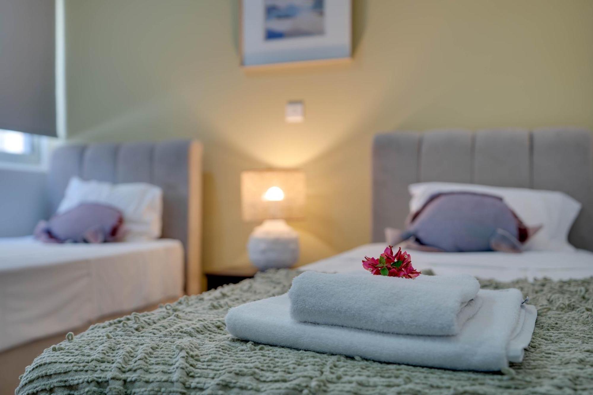 Atlantis Apartments 50M From Makenzy Seafront Larnaca Bagian luar foto